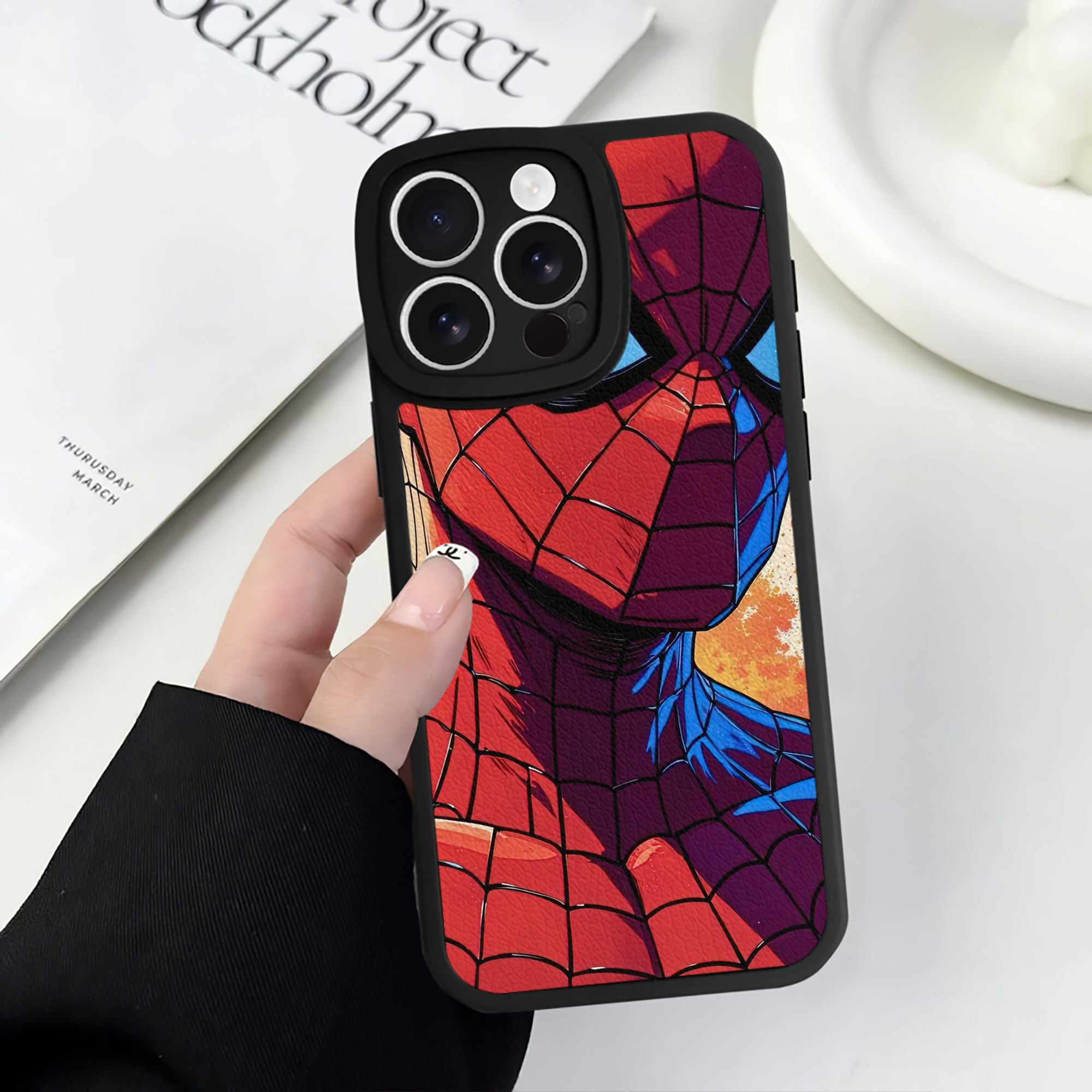 Spider Man スパイダーマン 【iPhone 16シリーズ対応】シリコンスマホケース（レザー調） 材質：シリコン
